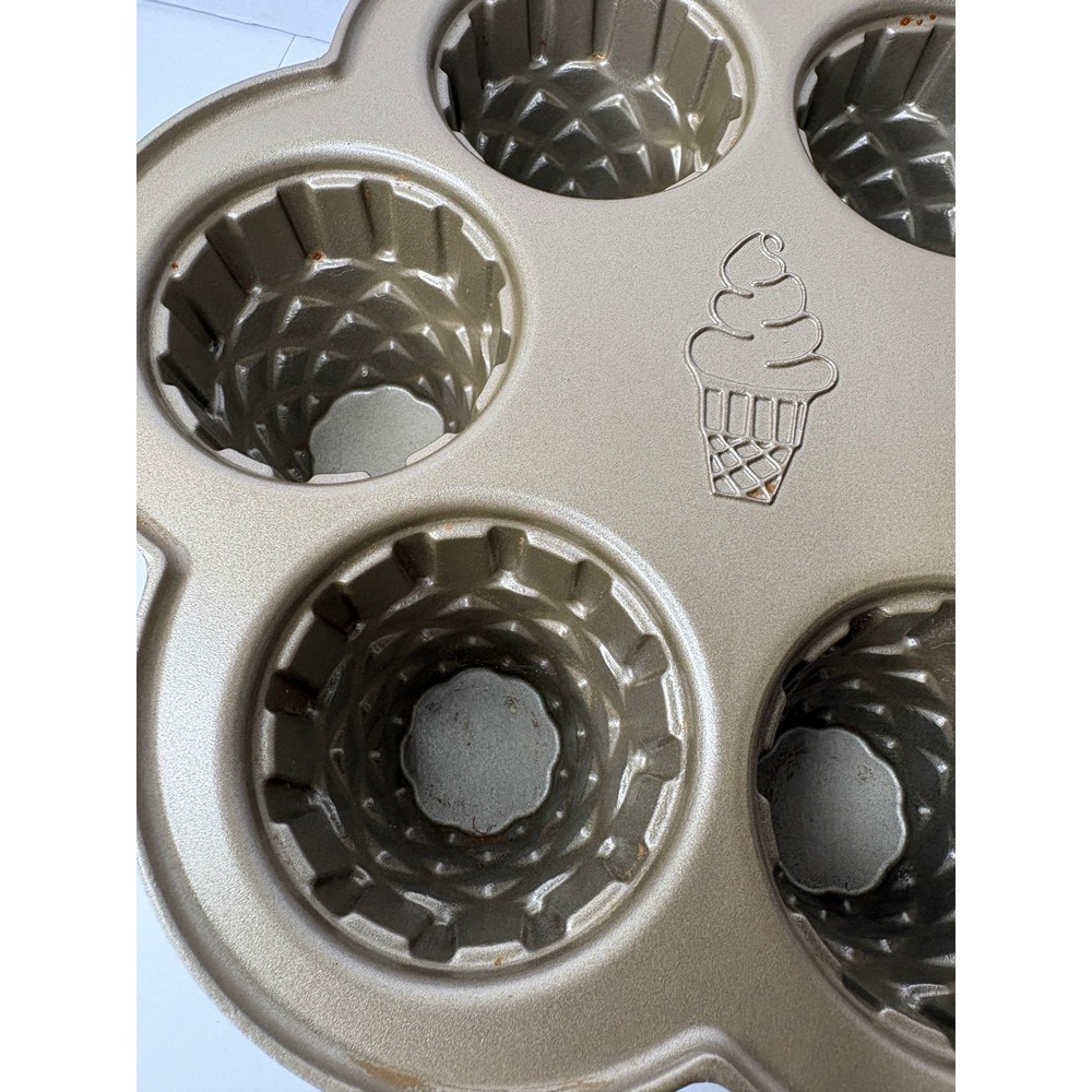 Nordic Ware Ice Cream Cone Cupcake Pan Gold Cast Aluminum 6 Cup 4.5 Cup Capacity - Picture 2 of 5